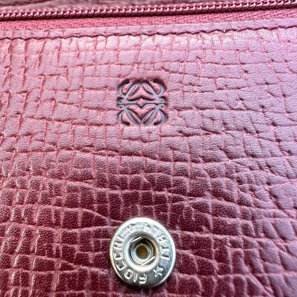 Loewe 🤍 Maroon Textured Leather Clutch - Picture 11 of 14